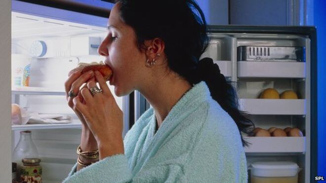 _79461437_m2450118-eating_disorder_young_woman_craving_food_at_night-spl-1