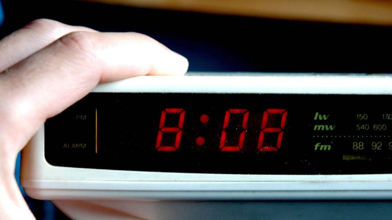 3040000-poster-p-1-how-i-finally-trained-myself-to-wake-up-early