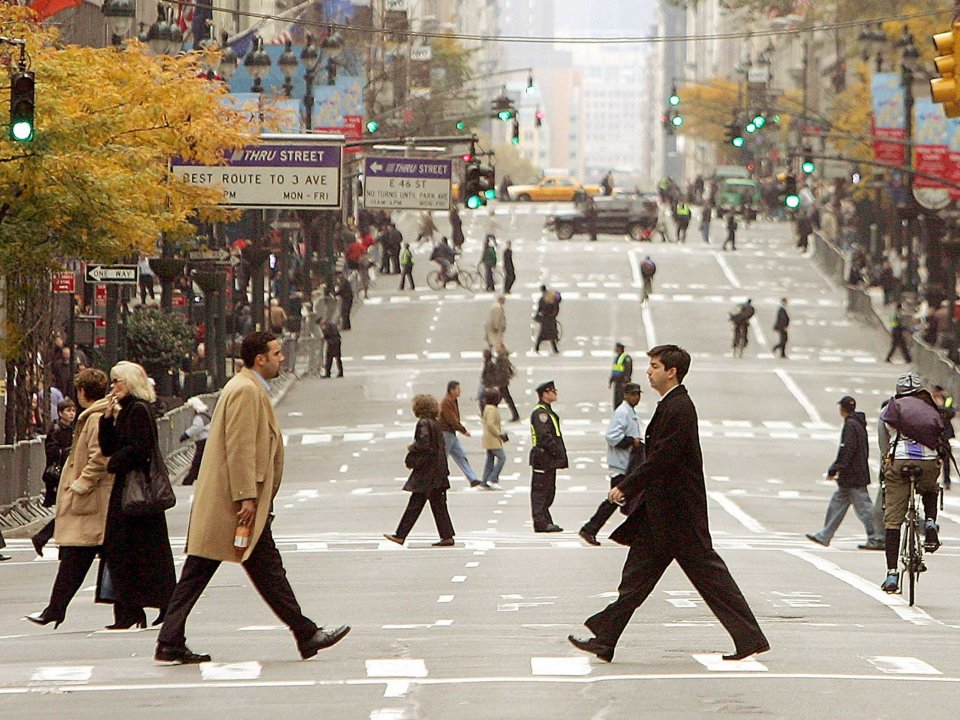 business-men-women-walking-new-york-city-2